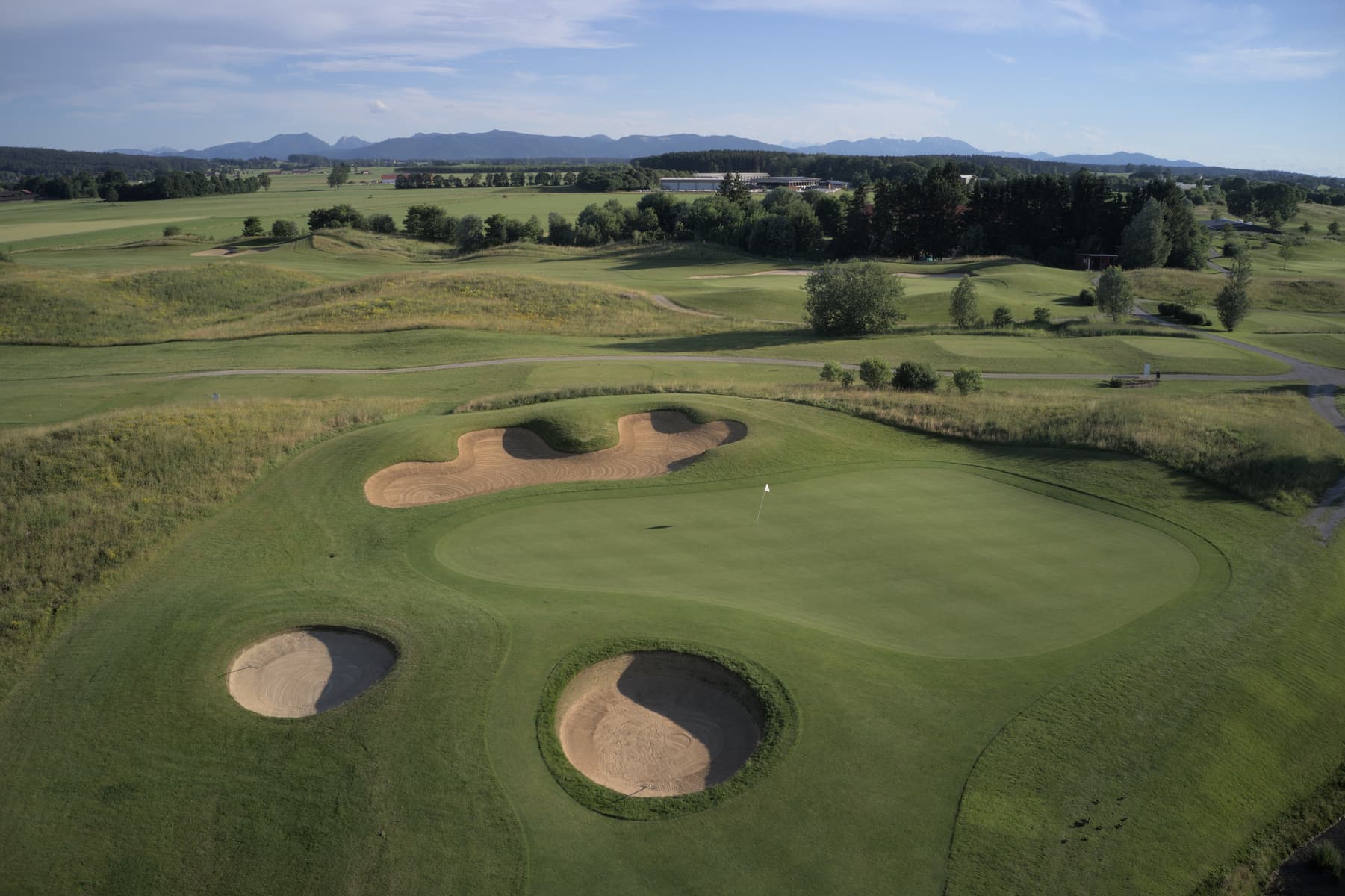Golf Valley München mit Fairway und Alpenblick